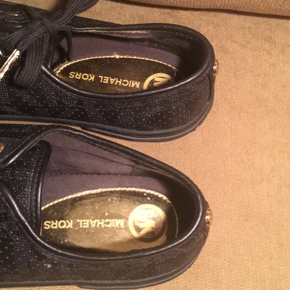 Michael Kors - Picture 2 of 3